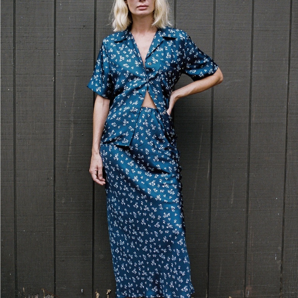 Ciao Lucia Top Hester Silk Floral Button Up Shirt Blouse Navy Sz Xs